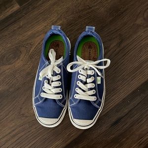 Cariuma Blue Sneakers
